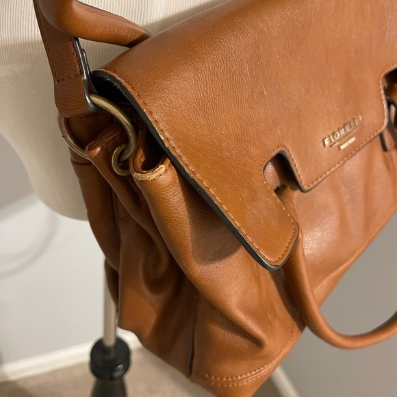 FIORELLI Vegan Leather Flap Satchel Crossbody EUC - Picture 2 of 10